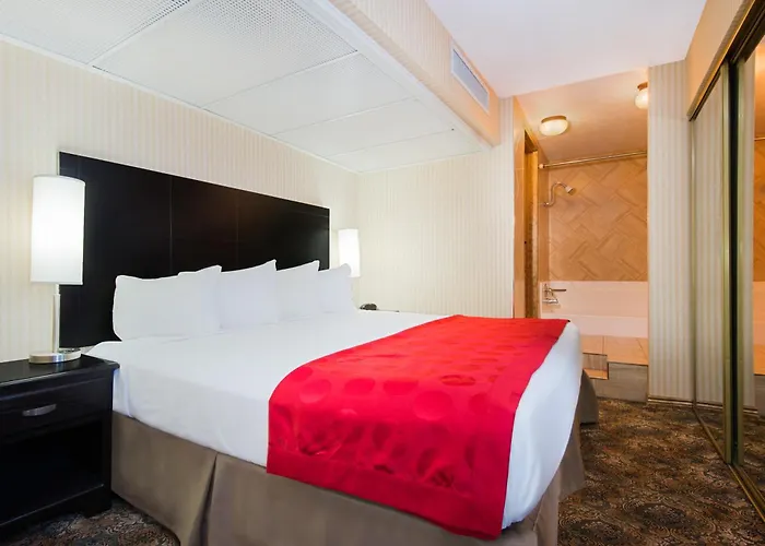 Red Lion Hotel 3*